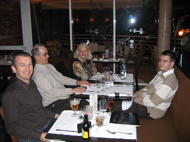 Photo 055.jpg - Restaurant "Le Quai"
Tarzin, Number-One et ses parents
Photo par Demoniak
